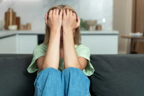 子どもの進学を控えたタイミングで養育費12万円の振り込みがゼロに。LINEもブロックされたのですが、法的に回収する手段はないでしょうか？