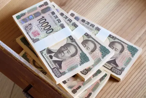 実家の父に「タンス預金500万円を税金対策で渡す」と言われました。嬉しいですが、実際「対策でなく脱税」ですよね？ 現金なら大丈夫なのでしょうか？ 利用できる制度も解説