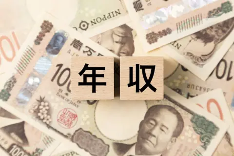 国家公務員として働く40代の息子の年収は「600万円」。友人に「公務員ならもっともらってると思った」と言われましたが、国家公務員としては少ないのでしょうか？ 実際の平均年収はいくら？