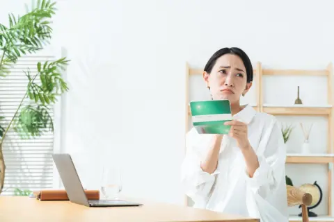 結婚式に“家族4人”で「ご祝儀10万円」包もうとしたら、夫に「NISAの上限額だ…」と言われショック！ 毎月10万円積み立て中ですが「NISA貧乏」なりかけですか？ 投資との「適切な距離感」
