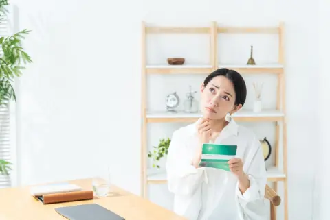 100万円は“定期預金”のほうが「利息が1000円高い」と口座開設！ 姉は「普通預金のほうが使い勝手いい」と言いますが、実際“金利0.1％差”のために開設は意味がないでしょうか？