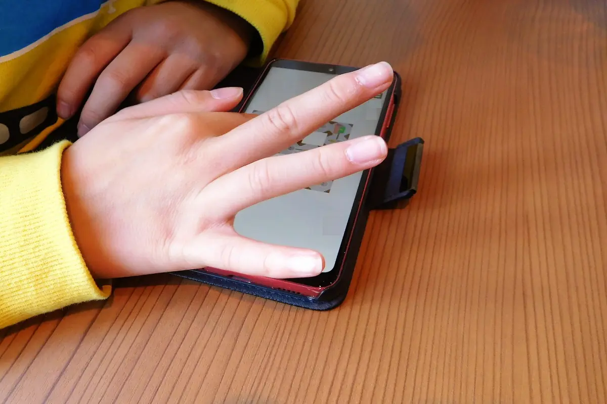 「家で動画を見るだけだから」と以前私が使っていたスマホを子どもに貸したところ、ゲームで「30万円」の請求が…！ 親の同意のない課金ですし、問い合わせれば返金してもらえますよね？