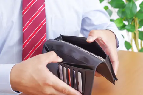 「将来“NISA貧乏”になったら生活保護を受ければいい」と考える40代独身会社員。手取りは「18万円」前後ですが、老後資金のNISAを取り崩さずに受給できるのでしょうか？