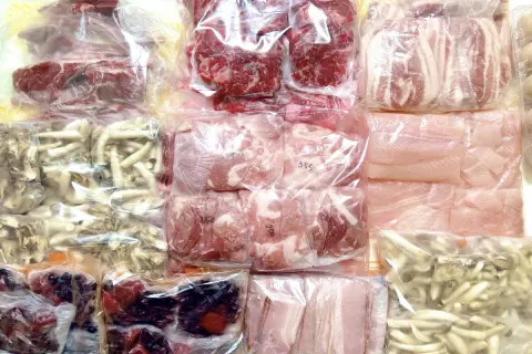夫婦2人なのに、夫は「コストコのほうが安い」と大容量品をまとめ買い。食べ切れず処分することもありますが、少量をスーパーで買うより本当に食費は抑えられているのでしょうか？