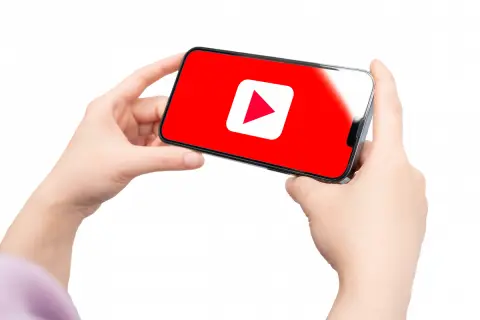 息子が「広告なしで見たい」と“YouTube Premium”への課金を検討中。無料でも見られるサービスに年間「1万円以上」を払う価値はあるのでしょうか？