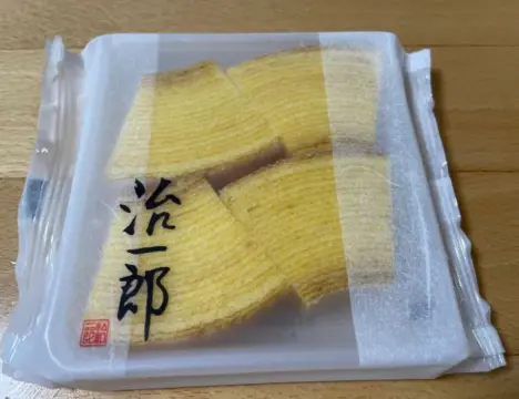 【実録】「治一郎のバウムクーヘン」は“8個・3200円”で高い？ スーパーなら「10個・332円」で価格差は約3倍…「味・食感・ボリューム」実食で感じた納得の魅力とは