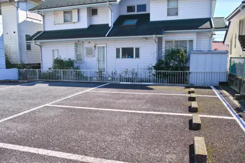 近所の人に「月1万円」で月極駐車場を貸したところ、「ほとんど使ってない月まで満額払うの？」と言われて困惑…。実際に使ったのが数日だけでも、通常どおり1ヶ月分の料金をもらってよいのでしょうか？