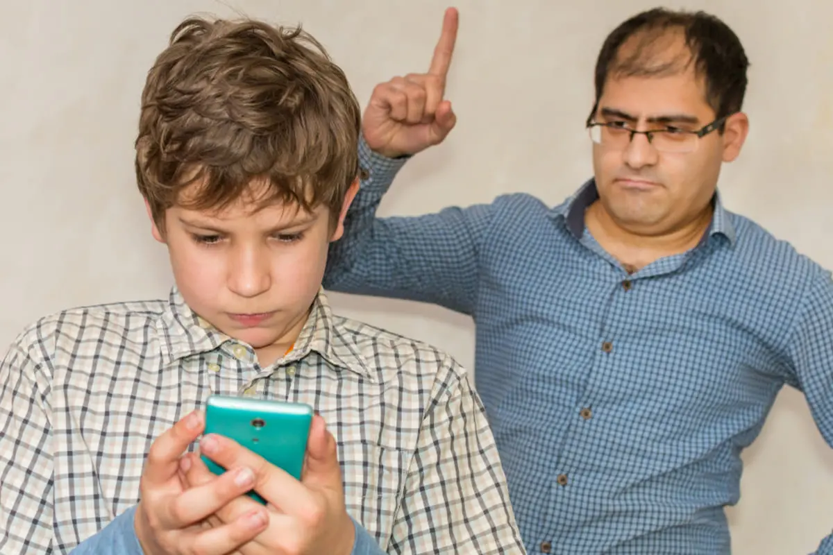 中学生の息子が、私に黙ってオンラインゲームへ「高額課金」していました。しかも年齢を偽って登録していたようです…親が全額支払うしかないのでしょうか？