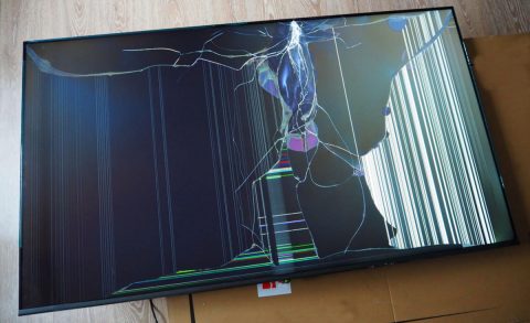 友人宅で子どもが「10万円」のテレビを倒して破損！ 「新品代を払って」と言われましたが、購入から5年たったテレビでも「10万円」全額を弁償する必要があるのでしょうか…？