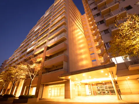 マンションの隣室が「民泊」になり、夜遅くまで旅行客の声が聞こえるようになりました。管理費を同じように払っていても、住民側が我慢するしかないのでしょうか？