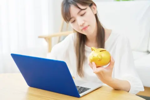 「年収250万円」で毎日汗水流して働く私は“住民税非課税世帯向け給付金”の対象外なのに、タワマン住まいで「貯金5000万円」の義両親は対象になるって本当ですか！ 給付金制度は本当にフェアといえるのでしょうか……？