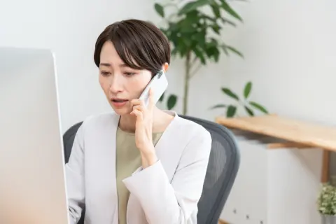 夫が転勤族で、2～3年おきに引っ越しがあるので私はパートです。このままキャリアを積まずにパートを続けた場合、正社員を続けた場合と比べて将来の収入や年金にどのくらい差が出るのでしょうか？