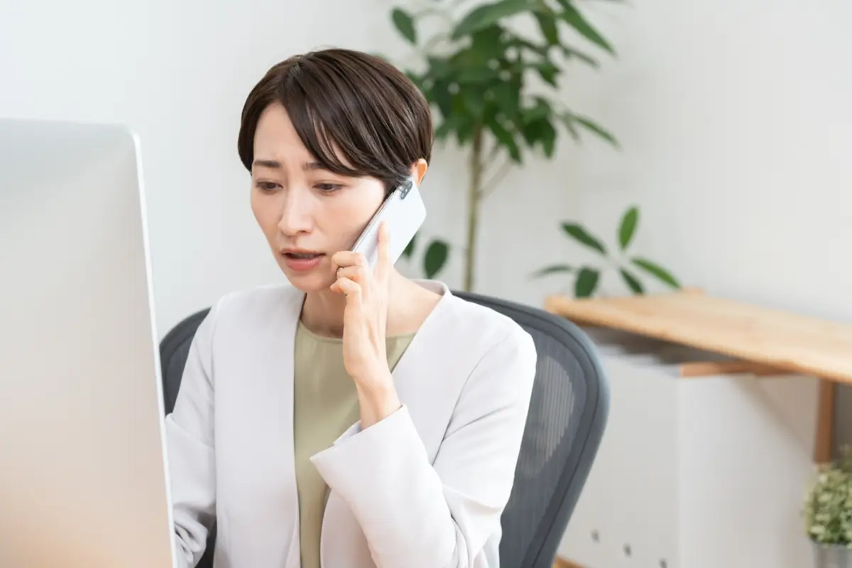 夫が転勤族で、2～3年おきに引っ越しがあるので私はパートです。このままキャリアを積まずにパートを続けた場合、正社員を続けた場合と比べて将来の収入や年金にどのくらい差が出るのでしょうか？