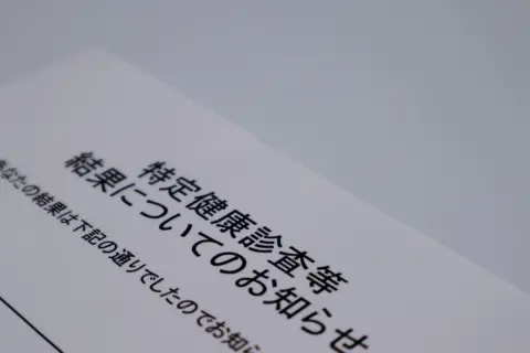 会社の健康診断で「要再検査」と判定されました…。妻は「会社の健診の続きだから無料でしょ」と言いますが、本当に費用はかからないのでしょうか？