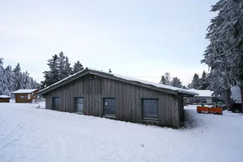 地方移住で空き家を買ったところ、冬になると毎朝のように雪かきが必要でした。家は安く買えましたが、除雪道具や業者代まで考えると維持費はかなりかかるのでしょうか？