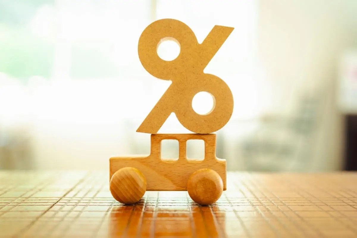 “世帯年収600万円”の弟が「ランクル250」を購入！ 約580万円で「月8万円のローン」は身の丈に合っていないと思うのですが、家計は大丈夫でしょうか？「年収とほぼ同じ額の車」の購入は危険なのか