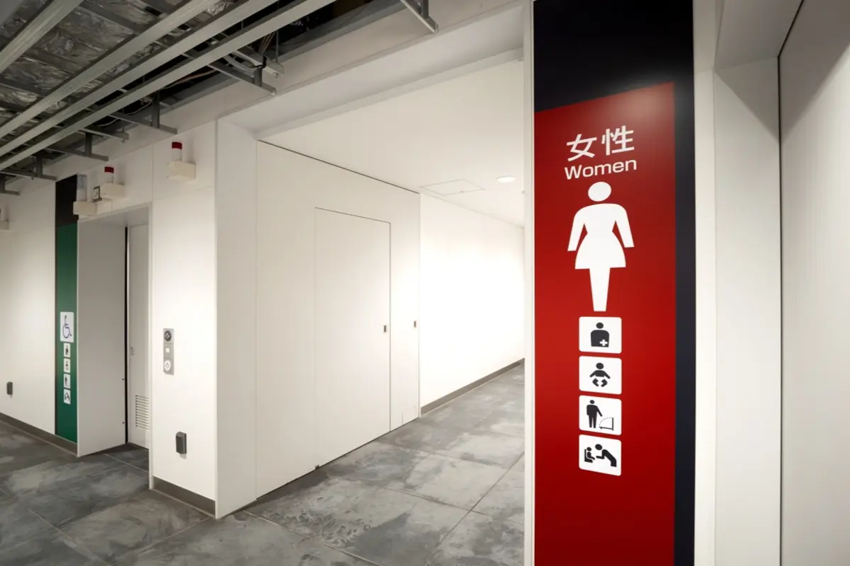 友人が「腹痛で駅のトイレを借りたら、入場料160円取られた」と嘆き…私が以前借りたときは“支払い不要”だったのですが、何が違ったのでしょうか？ 入場券が必要なケースとは