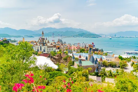 ディズニーランド近くに住むわが家へ、「前乗りしたい」と毎回泊まりに来る友人…。周辺ホテルは「1泊2万円」ほどですが、宿泊代をもらうのはアリなのでしょうか？