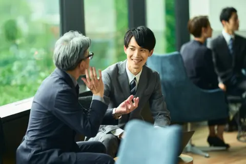 「給料だけでなく、働きやすさも大事」と若手社員に言われました。人を採れている会社は、給与以外にどんな工夫をしているのでしょうか？