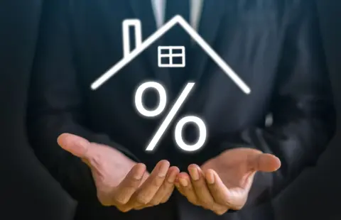 年収「500万円」の息子が「4000万円」の住宅ローンを検討中。本人は「審査に通れば大丈夫」と楽観的ですが、親として心配です…。年収の“8倍”でも返済していけるのでしょうか？