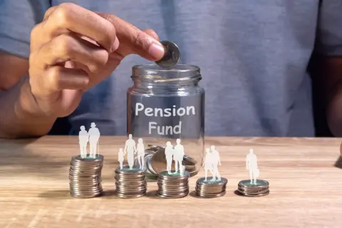 年金が月「7万円」ほどしかない母。「年金が少ない人には月5620円の給付金が上乗せされる」と聞いたことがありますが、母も自動的にもらえるのでしょうか？