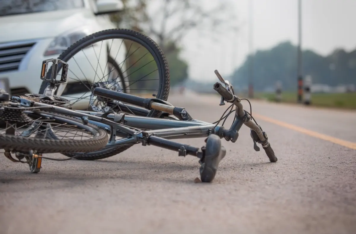 自転車で車と接触し、車に傷をつけてしまいました。その場で修理代を払うと伝えましたが、後から保険会社に相談すると過失割合があると言われました。一度「全額払う」と伝えたことは撤回できますか？