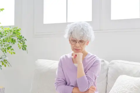 夫婦の年金が月12万円ほどで、貯金を取り崩しながら暮らしています。子どもも独立したので毎月3万円ほど仕送りをお願いしたいのですが、親が子どもに頼るのはありでしょうか？