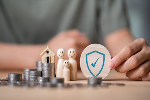 夫が「貯金が1000万円あるなら、生命保険はもういらないんじゃない？」と言っています。子どもがいる家庭でも、十分な貯蓄があれば死亡保障は減らしてよいのでしょうか？