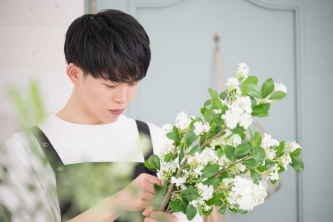大学生の息子が「年155万円」稼いだら、健康保険組合の「1年さかのぼって扶養を外します。医療費28万円の返還を」通知に絶句！「年収の壁は160万円まで大丈夫」のはずが、健康保険は壁が違う？ 注意点を解説