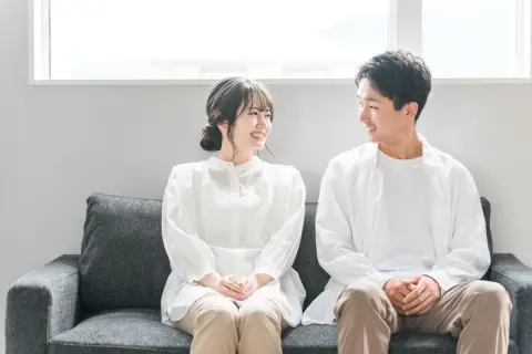 友人が結婚相手に求める条件は「年収800万円くらい」。私は「少し高望みでは？」と感じますが、本人は「40代の男性ならこれくらい普通」とのこと。実際の平均年収と比べても現実的な条件なのでしょうか？