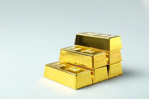 金価格「2万5000円」で“今だ！”と買い後悔！ 今後4万円になれば「50グラム・75万円」の利益なのに…最近の高騰が異常だっただけで、あと数年は“ほぼ上がらない”？ 過去の上昇率を元にシミュレーション
