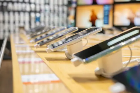 スマホ契約時に「無料なので付けておきます」と言われたオプションが、気付けば年間「6万円」の支払いに…。今から解約できますか？