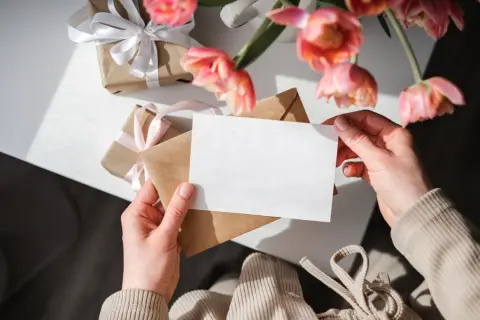 祖母が母を通して私へ「20万円」の小遣いをくれました。これって、母と私の両方が贈与されたことになりますか？