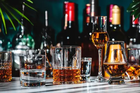 毎晩の晩酌用に買っているお酒について、夫婦で「どれを買えば一番安いの？」と話になりました。10月の酒税法改正で価格関係が変わると聞いたのですが、何がどれくらい高くなるのでしょうか？