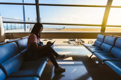 海外旅行のたびに夫婦で「ビジネスクラス」を利用する友人。わが家は世帯年収「800万円」ですが、とても手が届きません…。毎回利用できる家庭は、どれくらいの年収なのでしょうか？