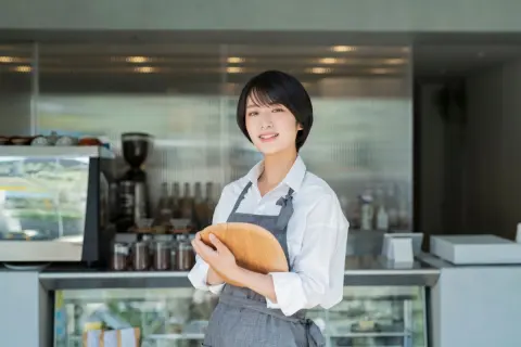 大学生の娘は「バイト代は手渡しだから税金かからないよ」と言います。でも“親の扶養”から外れると、親の税金が「年10万円以上」も跳ね上がりますよね？ 少しでも損しない稼ぎ方を知りたいです