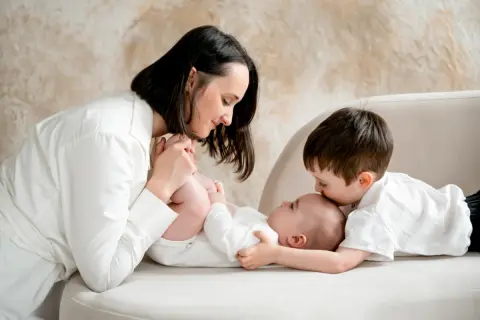 世帯年収600万円、子ども1人の家庭です。周囲から「兄弟がいたほうがいい」と言われますが、経済的なことを考えると不安です。世帯年収600万円で2人子育ては厳しいですよね？