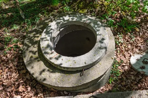 空き家の庭を整備していたら、草の下から「使われていない古い井戸」が出てきました。そのままにするのは不安ですが、撤去や安全対策にもお金がかかるのでしょうか？