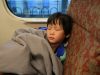 新幹線で「大人1人＋未就学児2人」で“自由席”の3列シートを利用中、他の人に「幼児は無料なのに場所を取って非常識」と責められた！ 乗車時は混んでなかったし、ルール上問題ないですよね？