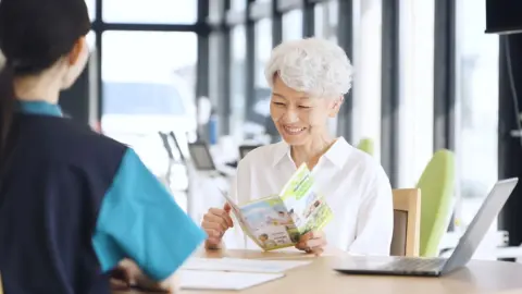 80代の母は年金「月8万円」。兄から「介護サービスは1割負担だから、ほとんどお金はかからない」と聞きましたが、本当でしょうか？ 実際の自己負担はいくら？