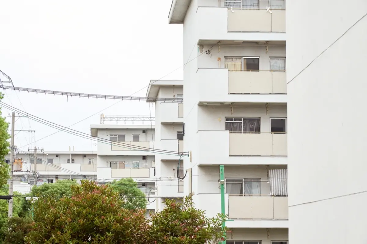 両親の年金は夫婦合わせて「月14万円」ほどです。「高齢になったので娘の自宅近くの市営住宅に移りたい」と言いますが、現在は県外在住…。市外から申し込むこともできるのでしょうか？