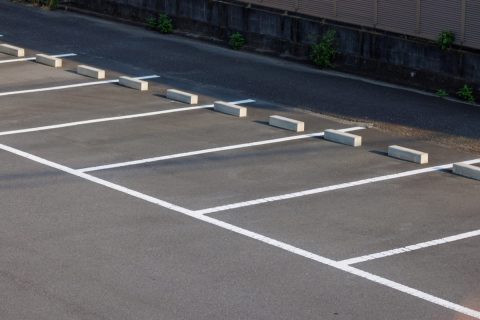 相続した「70坪」の土地に、不動産会社から「月極駐車場なら月8万円ほど見込める」と提案されました。初期費用をかけても収益になるのでしょうか？