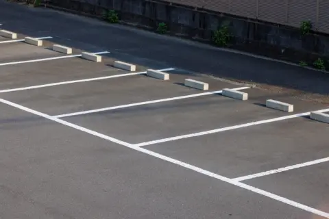 相続した「70坪」の土地に、不動産会社から「月極駐車場なら月8万円ほど見込める」と提案されました。初期費用をかけても収益になるのでしょうか？