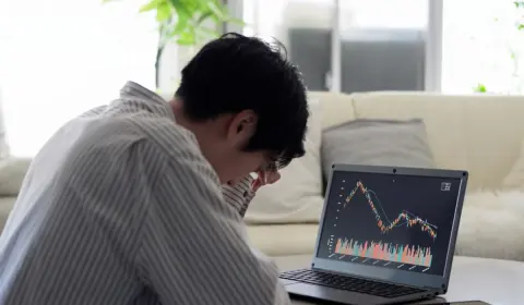 オルカンに「月2万円」投資して約3ヶ月…時価評価額「6万円以上」のはずが“5万9619円”に減りショック！「オルカン＝増える」と思ってたのにナゼ!? むしろ「今こそ買い増し」すべきですか？