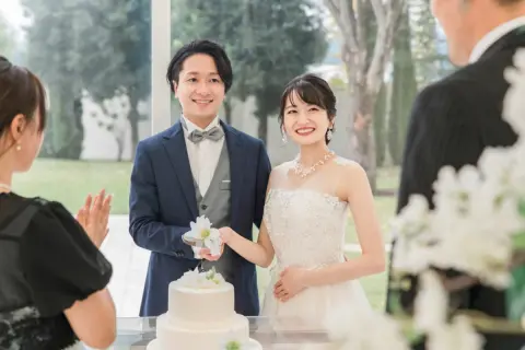 結婚式の“友人代表スピーチ”に「お礼3000円」の予定が、母に「少なすぎて失礼」と言われました…受付の友人には「5000円」ですが、数分しゃべるより“お金を扱うほうが大変”ですし、当然ですよね？