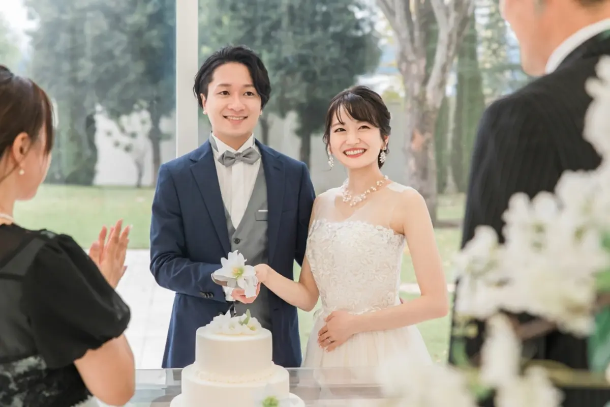 結婚式の“友人代表スピーチ”に「お礼3000円」の予定が、母に「少なすぎて失礼」と言われました…受付の友人には「5000円」ですが、数分しゃべるより“お金を扱うほうが大変”ですし、当然ですよね？