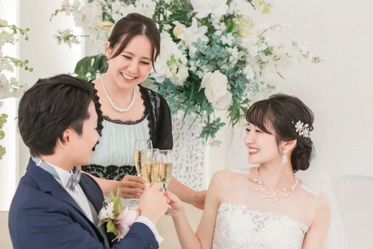 娘の結婚式で“友人のご祝儀”が「1万円」…「ドレスに2万円、美容院に1万円でお金ないから」とのことですが、親として“20代後半では非常識”だと感じます。今どきは普通の感覚なのでしょうか？