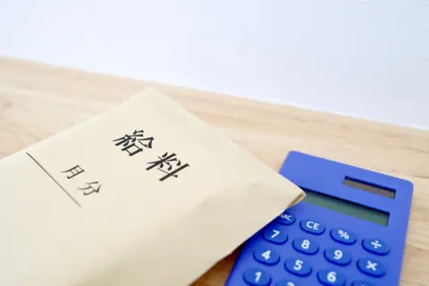 正社員ですが、給与は「額面22万円」…派遣社員は「時給1500円・月額24万円」で、余裕がありそうでうらやましいです。今は“正社員のほうが損な時代”なのでしょうか？ 月収が逆転する理由とは