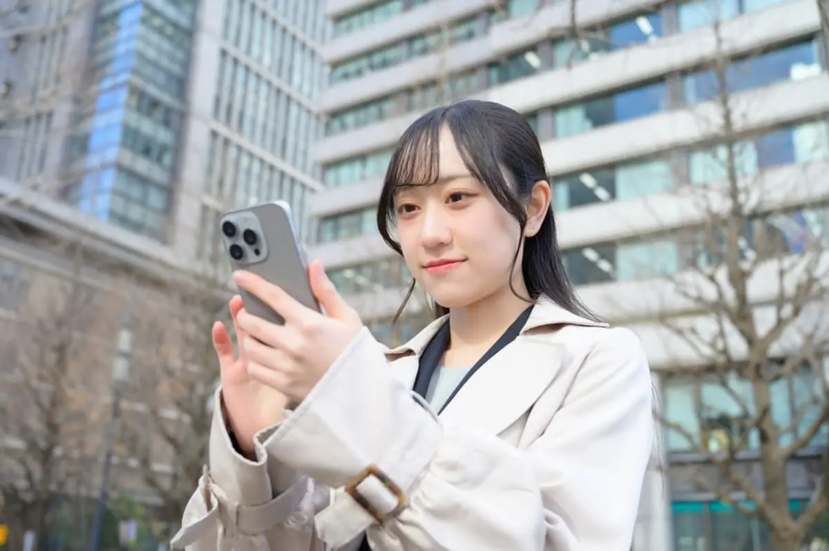娘に“iPhone 17”を「友だちが2万円台で買ったから、私も欲しい！」と言われました。本来「新品14万円」ほどなので、携帯会社は損ですよね？ 何か“裏がありそう”ですが、大丈夫なのでしょうか？