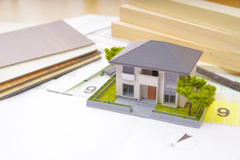 子どもが生まれ、妻から「そろそろ家も買いたい」と言われました。貯金は「500万円」ですが、これから教育費もかかります。住宅購入にいくら使ってよいのでしょうか？